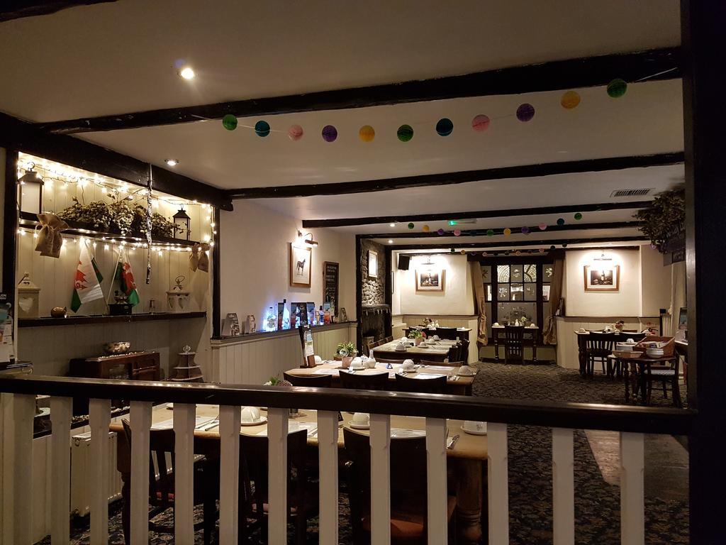 The Black Lion Royal Hotel Lampeter Eksteriør bilde